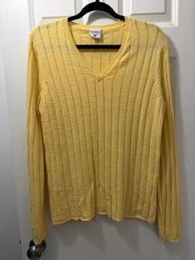 Columbia Women’s Pale Yellow V-Neck Ribbed Sweater